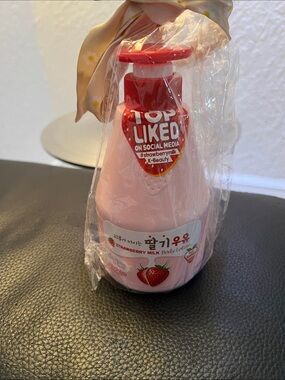 KWAILNARA Strawberry Milk Body Lotion